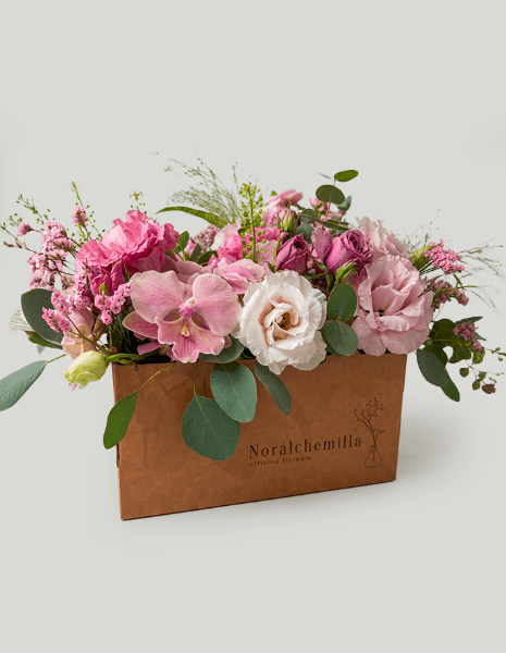 BLUSH FLOWER BAG Rosa-fucsia con lisianthus, limonium e orchidea