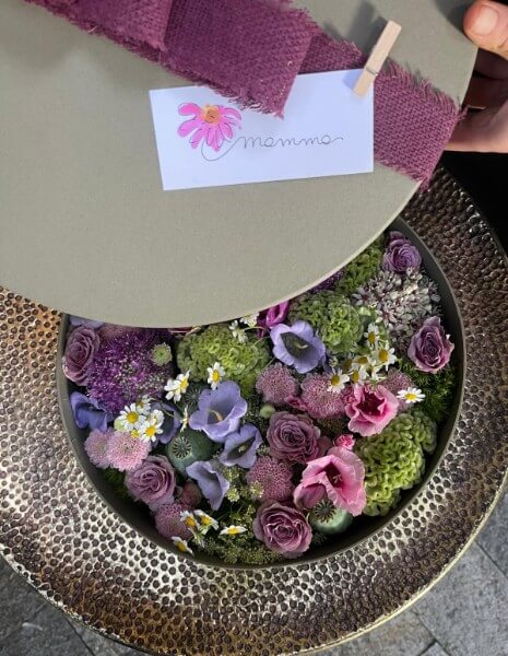 AURA FLOWER BOX Verde salvia con fiori primaverili nei toni rosa, lilla e verde acido
