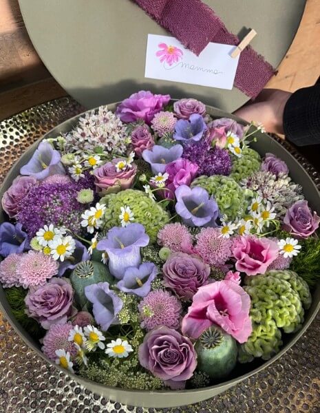 AURA FLOWER BOX Verde salvia con fiori primaverili nei toni rosa, lilla e verde acido