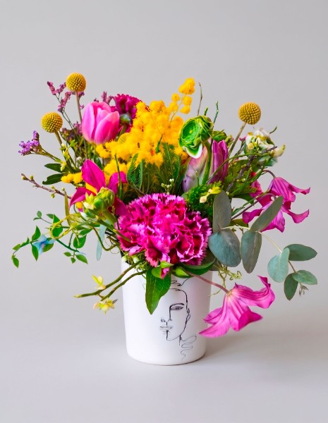 Flower box con mimosa giallo e fucsia