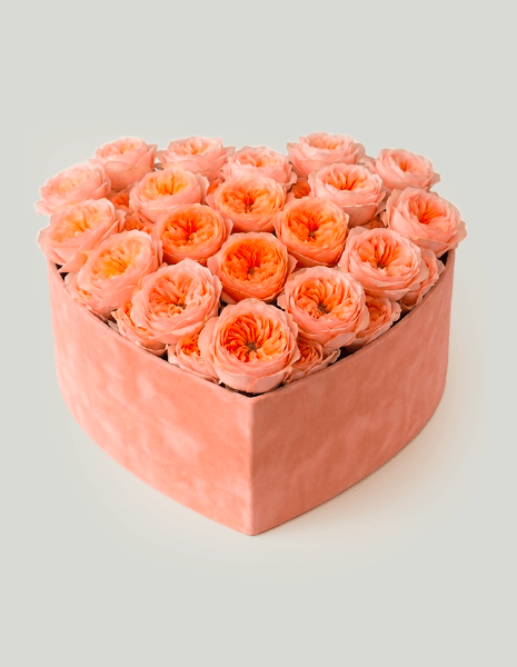 CORALLO FLOWER BOX Flower box a cuore in velluto rosa pesca con rose inglesi color pesca