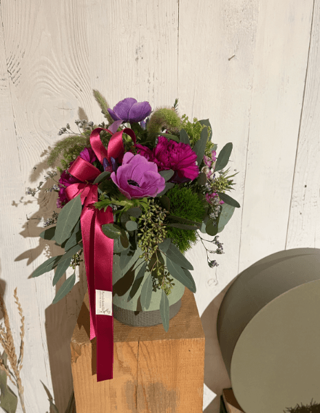 IBISCO FLOWER BOX Anemoni, garofani, limonium, Green Trick, setaria ed eucalipto