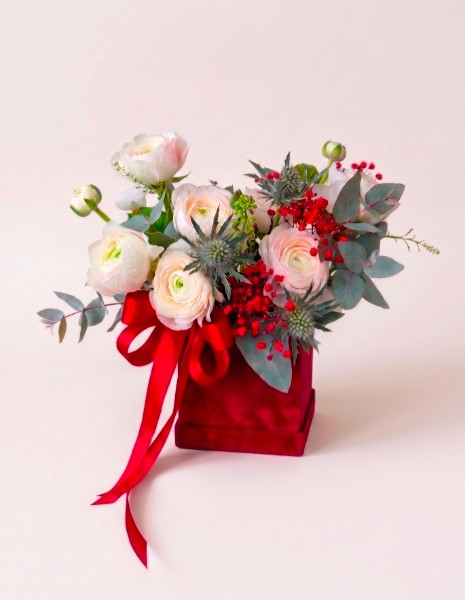 Flower box con ranuncoli rosa