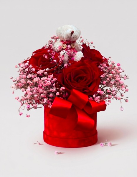 Flower box con rose e gypsophila