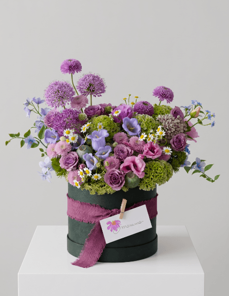 LILIA FLOWER BOX Fiori primaverili nei toni lilla, viola, rosa e verde acido