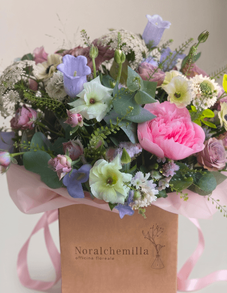 PEONIA FLOWER BOX Peonie, campanule, ranuncoli Butterfly, roselline ramificate