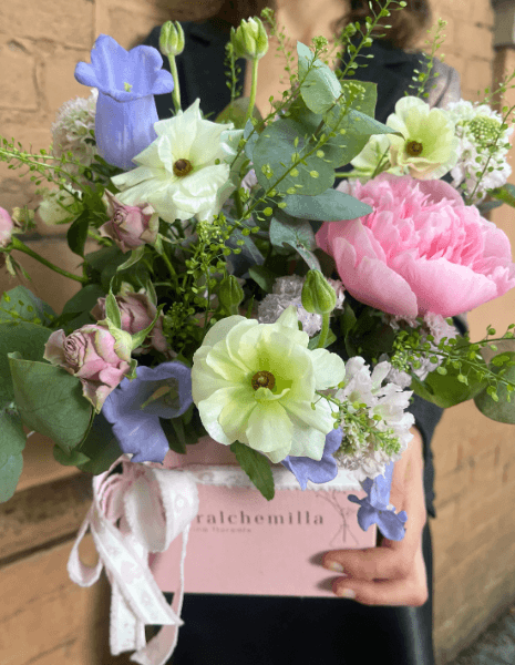 PEONIA FLOWER BOX Peonie, campanule, ranuncoli Butterfly, roselline ramificate