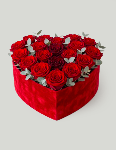RUBINO FLOWER BOX Cuore in velluto rosso con rose rosse Explorer ed eucalipto