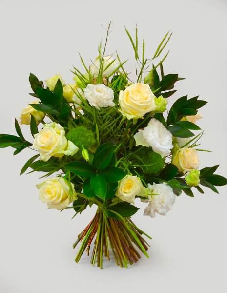 BOUQUET ANTONIA Rose bianche con Green Trick e verde di stagione naturale