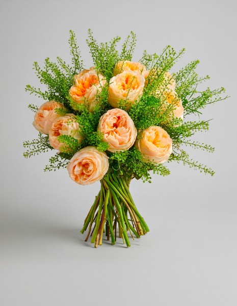 Bouquet Drusilla con rose inglesi pesca e verde brillante