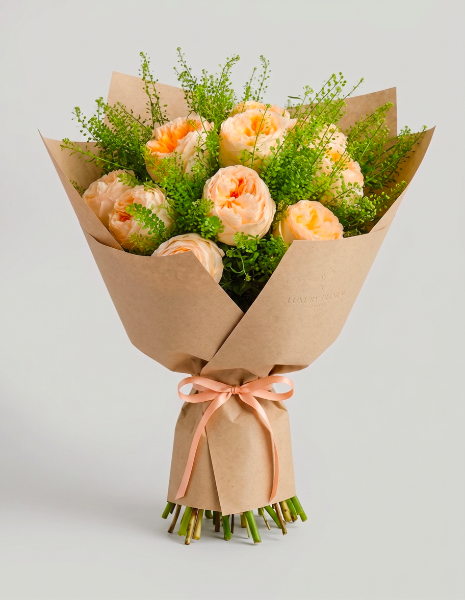 BOUQUET DRUSILLA Rose inglesi color pesca con verde brillante Thlaspi Green Bell