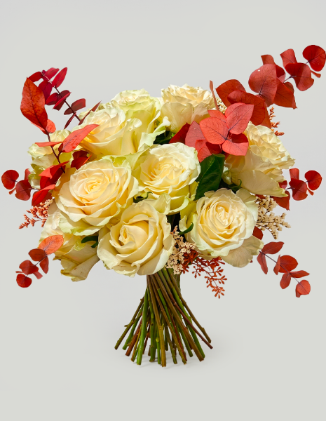 BOUQUET FEDERICA Rose bianche Mondial con eucalipto stabilizzato nei toni marsala e arancio bruciato