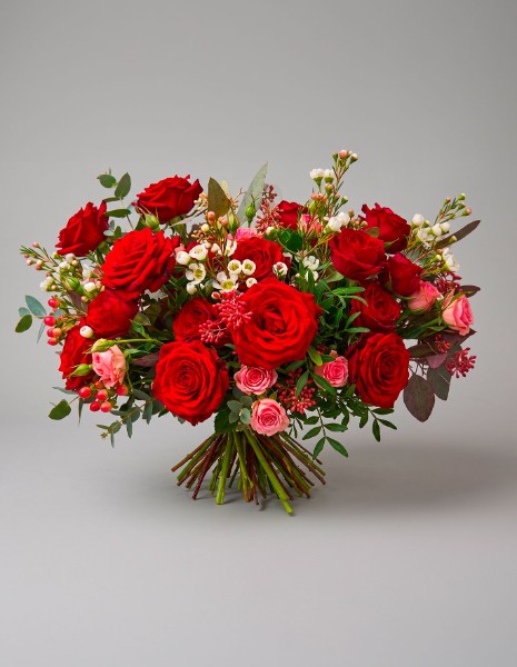 Bouquet Heidi con rose rosse e roselline ramificate