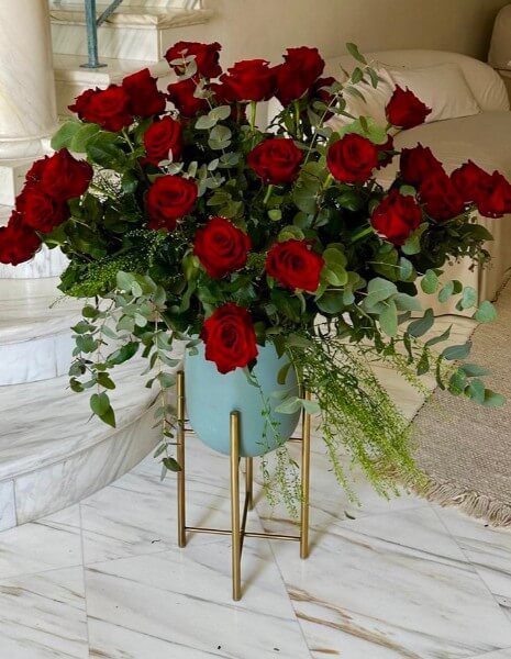 BOUQUET VALENTINA 25 rose rosse Explorer con eucalipto e thlaspi Green Bell
