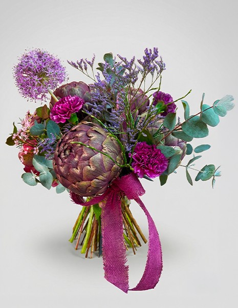 Bouquet Anna con carciofi e fiori nei toni lilla e fucsia
