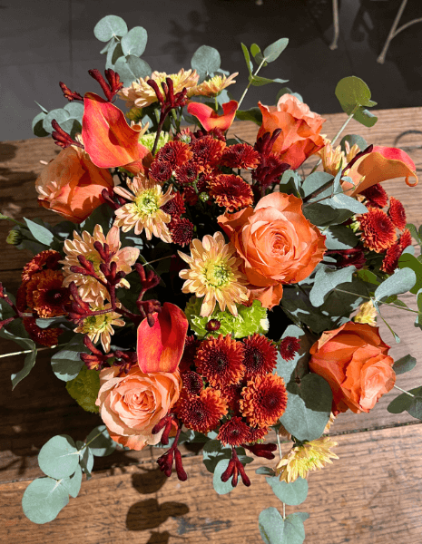 BOUQUET CLOE | S - rose arancio “Cala”, calle arancio, anigozanthos ed elementi floreali bronzo