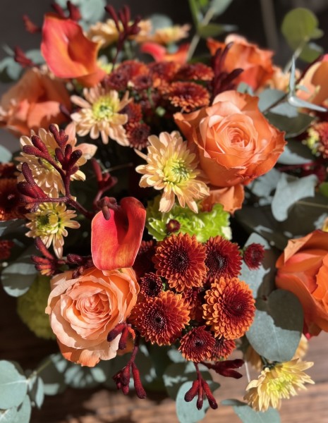 BOUQUET CLOE | S - rose arancio “Cala”, calle arancio, anigozanthos ed elementi floreali bronzo