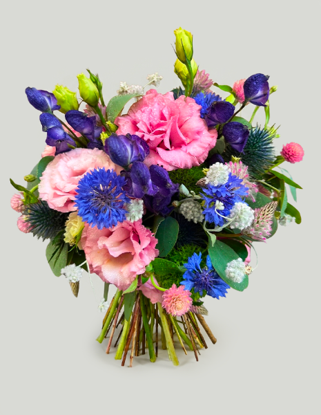 BOUQUET EDVIGE Lisianthus fucsia, fiordalisi e fiori di campo con gomphrena