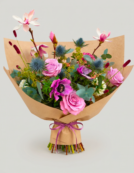 BOUQUET FLORA Rose lilla, anemoni viola, eryngium, sanguisorba e fiore di magnolia