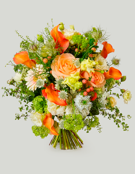 BOUQUET ILARIA Rose pesca con calle arancio, viburno, bacche decorative e nigella