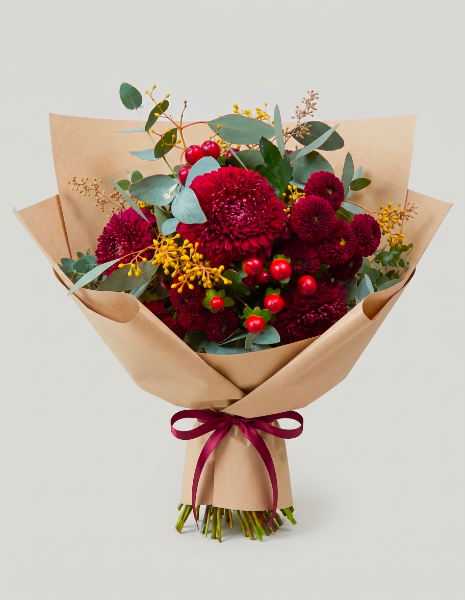 BOUQUET LIVIA Gerbere bordeaux con bacche rosse ed eucalipto a bacca