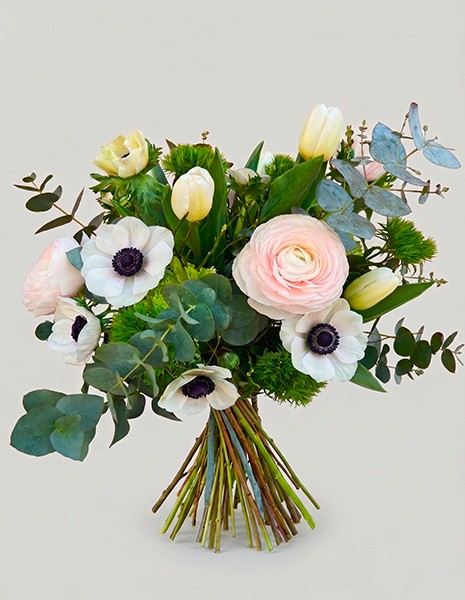 Bouquet Marcella con ranuncoli rosa, tulipani e anemoni bianchi