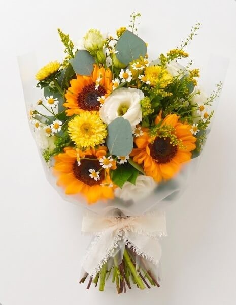 BOUQUET SOLE | S - Girasoli con camomilla, solidago, margherite gialle e lisianthus bianco
