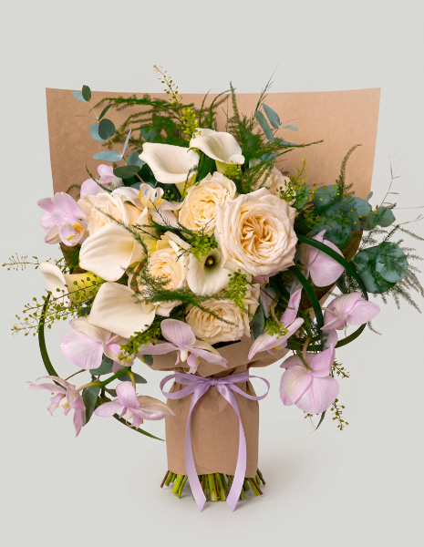 	 BOUQUET TIZIANA Rose inglesi, calle bianche, rose ramificate, orchidea lilla ed eucalipto