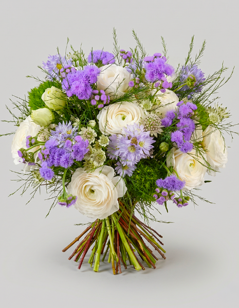 BOUQUET TOSCA Toni rosa polvere e lilla con ranuncoli, fiori di campo e accenti verdi