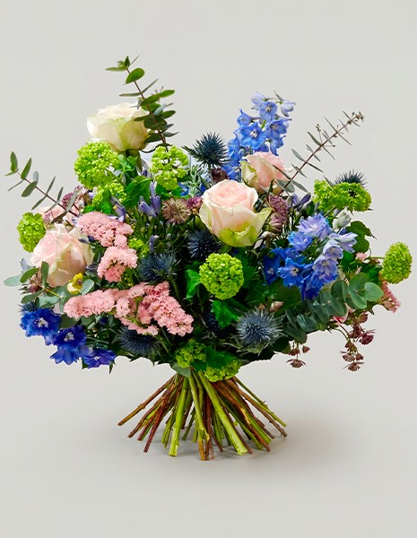 Bouquet Raffaella nei toni azzurro e lilla con viburno