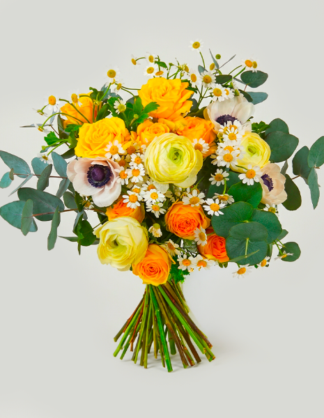 BOUQUET SIMONA Rose ranuncoli gialli, roselline arancio, anemoni, camomilla 