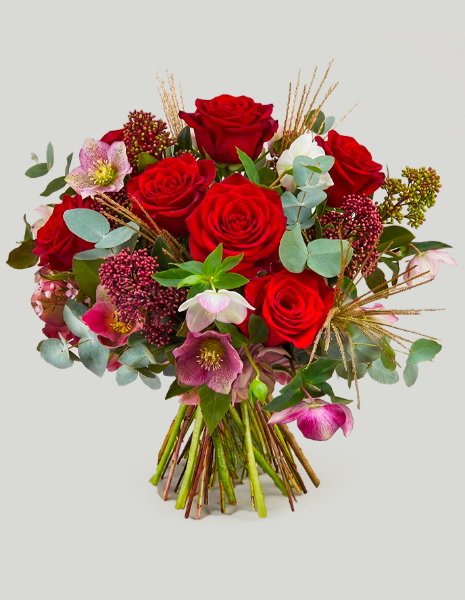 BOUQUET EULALIA Rose rosse con skimmia, elleboro, graminacee ed eucalipto