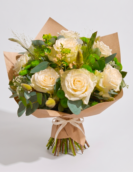 BOUQUET PLACIDA Rose bianche con bupleurum, santini magnolia e panicum