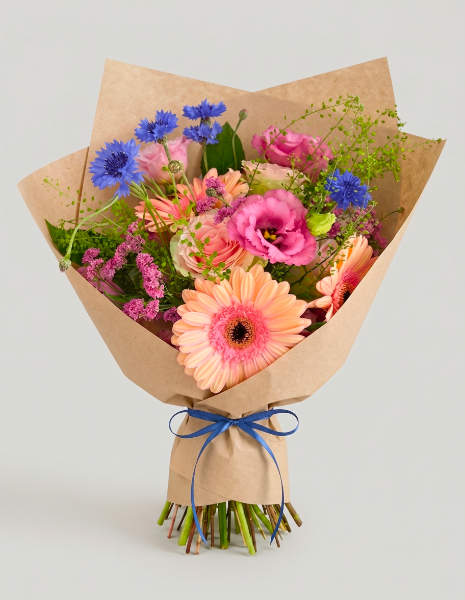 BOUQUET AGATA Lisianthus rosa intenso, gerbere rosa chiaro, fiordalisi lilla, limonium