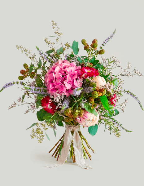 BOUQUET AMALIA Ortensia rosa, peonia rosa chiaro, veronica lilla con eucalipto