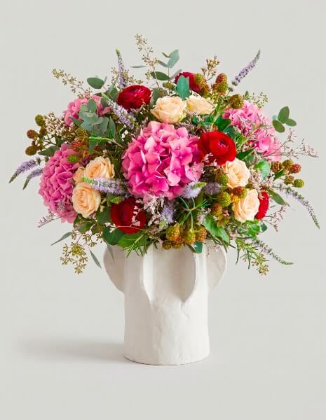 BOUQUET AMALIA Ortensia rosa, peonia rosa chiaro, veronica lilla con eucalipto