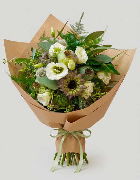 BOUQUET CECILIA Papaveri, girasoli scuri, lisianthus bianchi, echinops, eucalipto