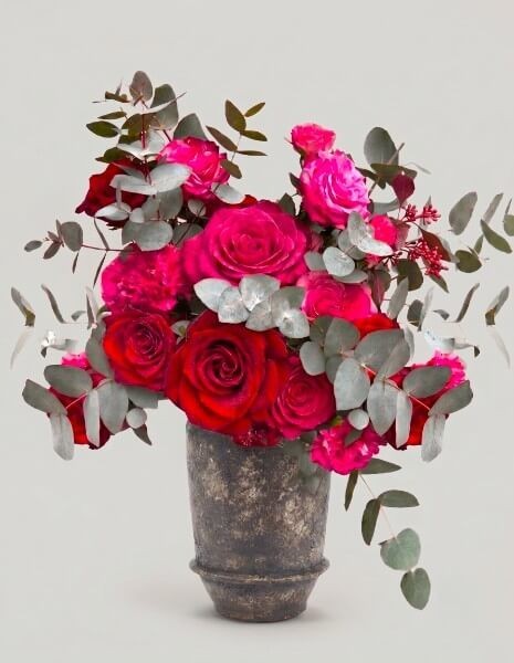 BOUQUET CASSIOPEA Rose rosse explorer rose fucsia Country Blues con eucalipto e bacche