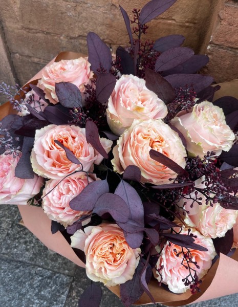 BOUQUET PERPETUA | S  - Rose inglesi color pesca con eucalipto bordeaux e bacche