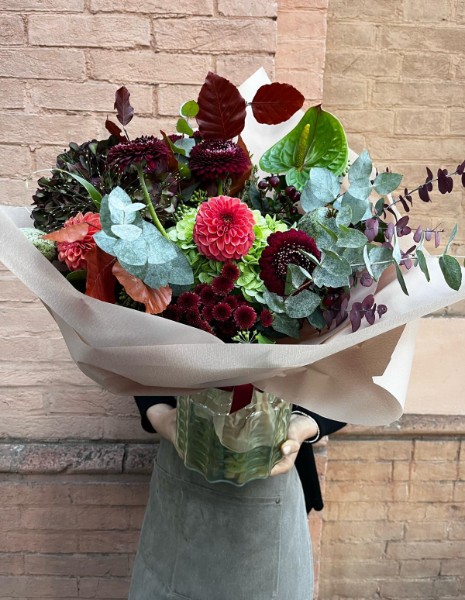 BOUQUET OFELIA | S - Gerbera bordeaux, dalia arancio, ortensia, anthurium, eucalipto e faggio